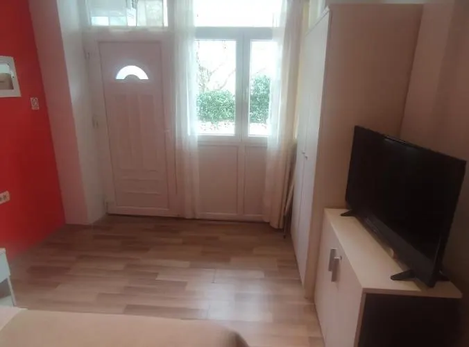 Deni 10 Apartment *